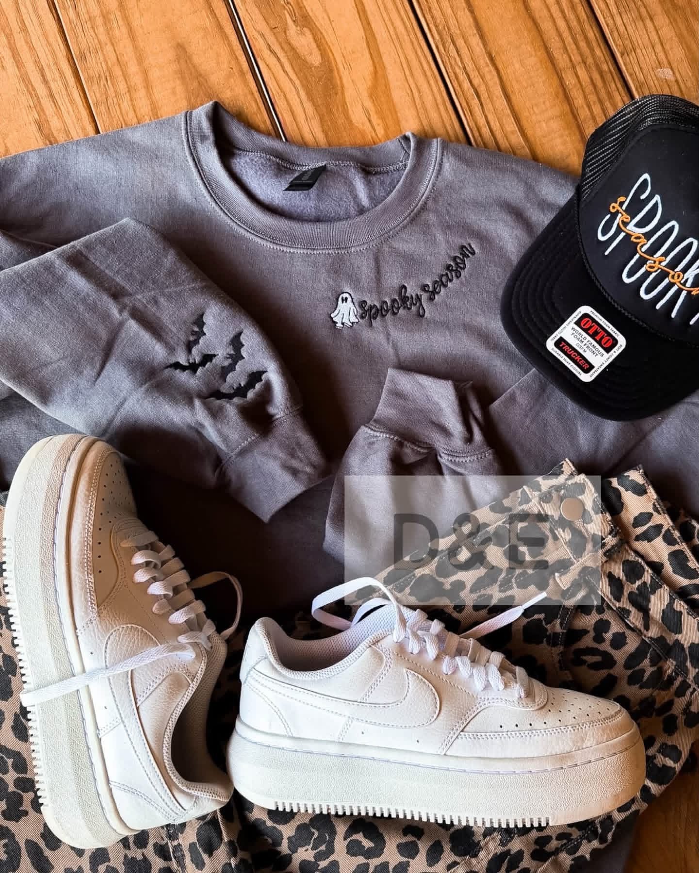 PREORDER SPOOKY SEASON EMBROIDERED GRAPHIC SWEATSHIRT- grey