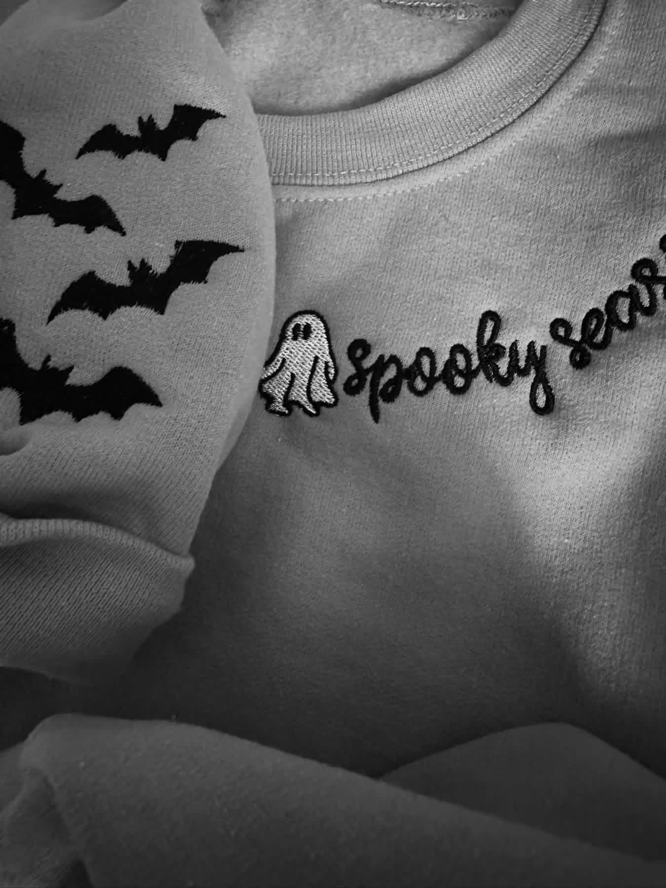 PREORDER SPOOKY SEASON EMBROIDERED GRAPHIC SWEATSHIRT- grey