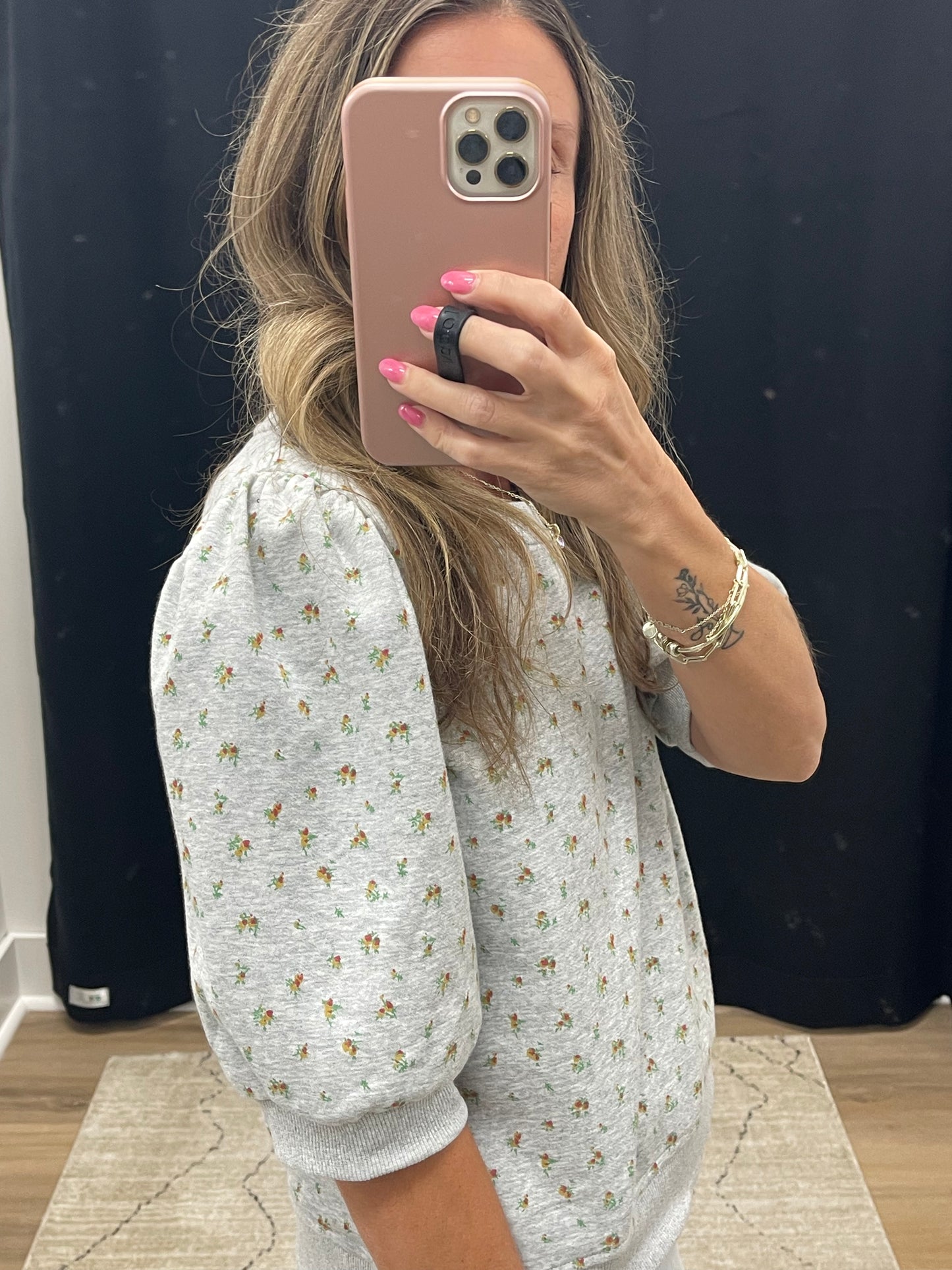 THE AMY FLORAL 1/2 SLEEVE LENGTH TOP - grey