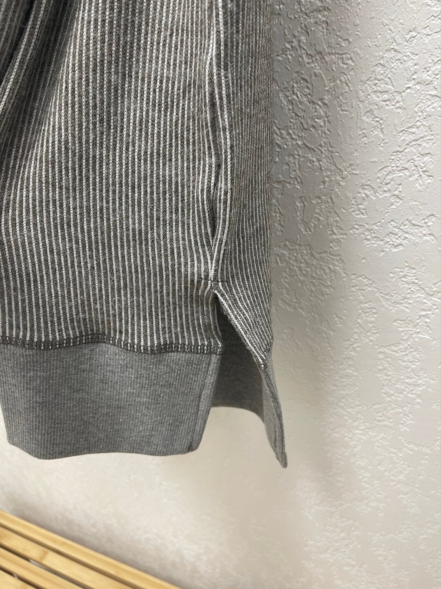 THE OAKLEY SOFT STRIPED SWEATSHIRT - grey