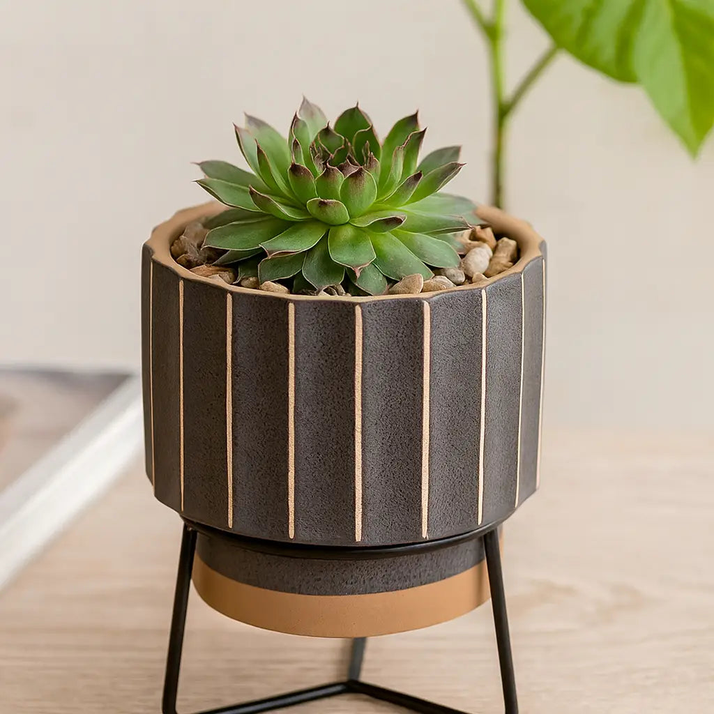 BROWN RIBBED PLANTER IN METAL STAND