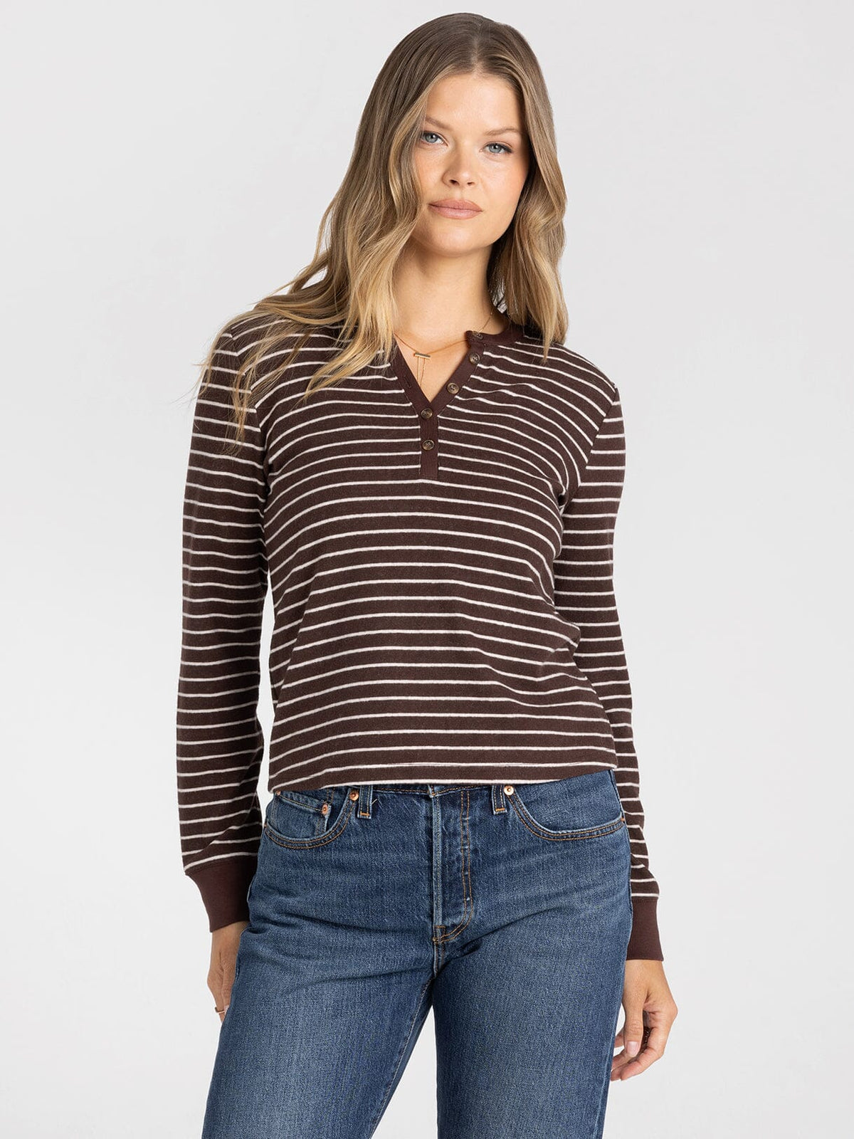 THE AERIS BUTTER SOFT HENLEY TOP - chocolate