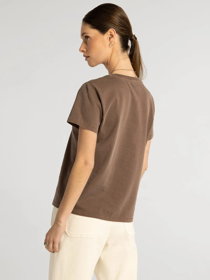 THE ASHER MINERAL WASH PERFECT TEE - deep mahogany
