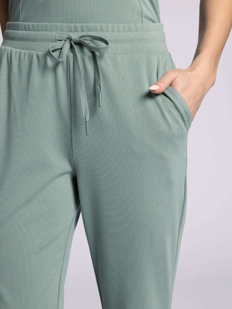 THE CLARA ATHLESIURE CROPPED PANT - desert green