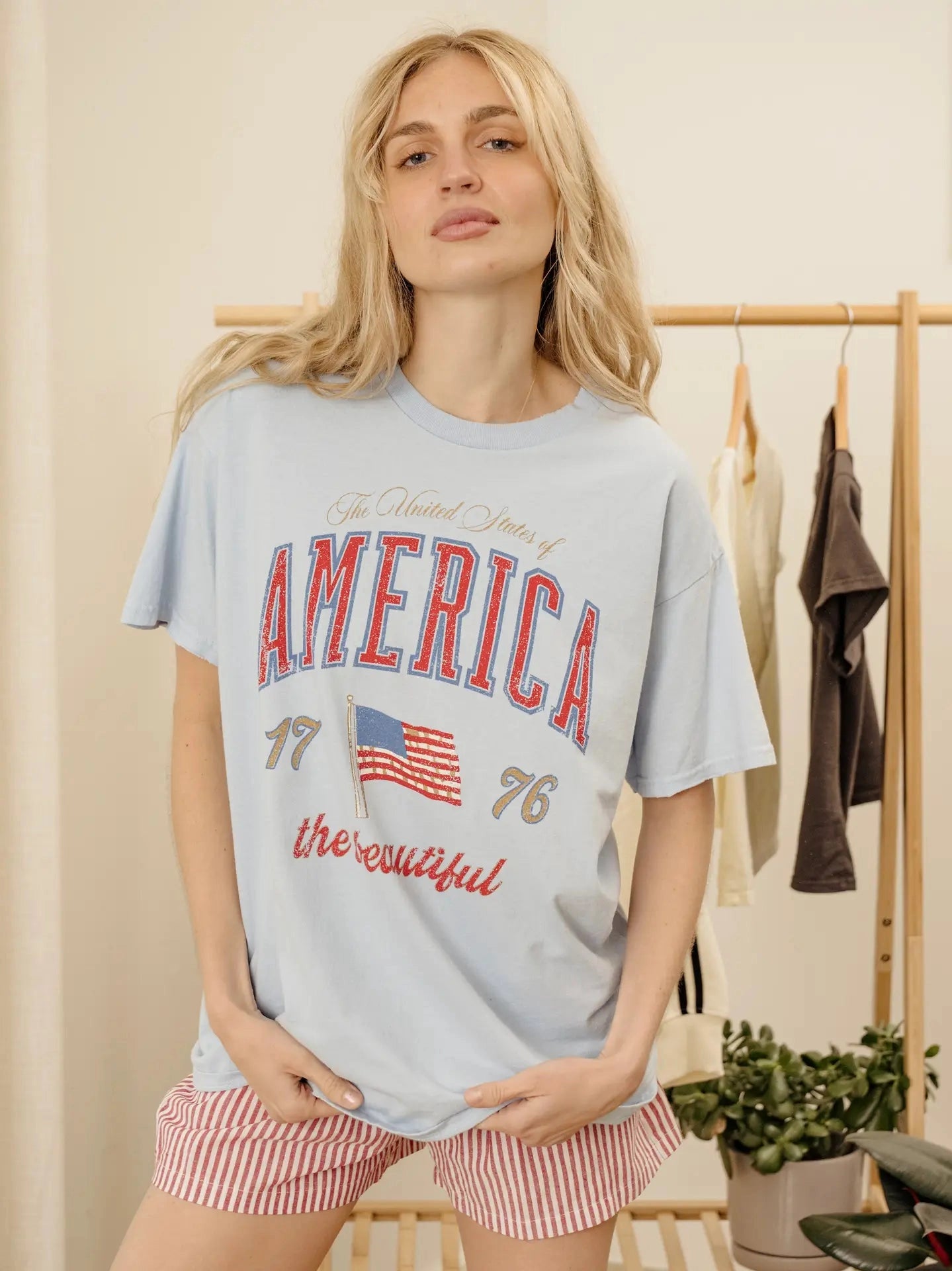 LIVY LU AMERICANA DISTRESSED GRAPHIC TEE - lt blue