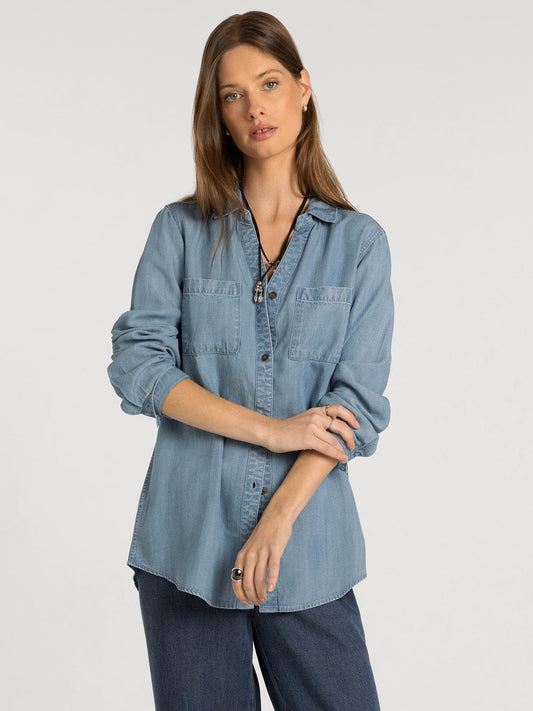 THE GINGER DENIM BUTTON DOWN TOP - lt wash denim