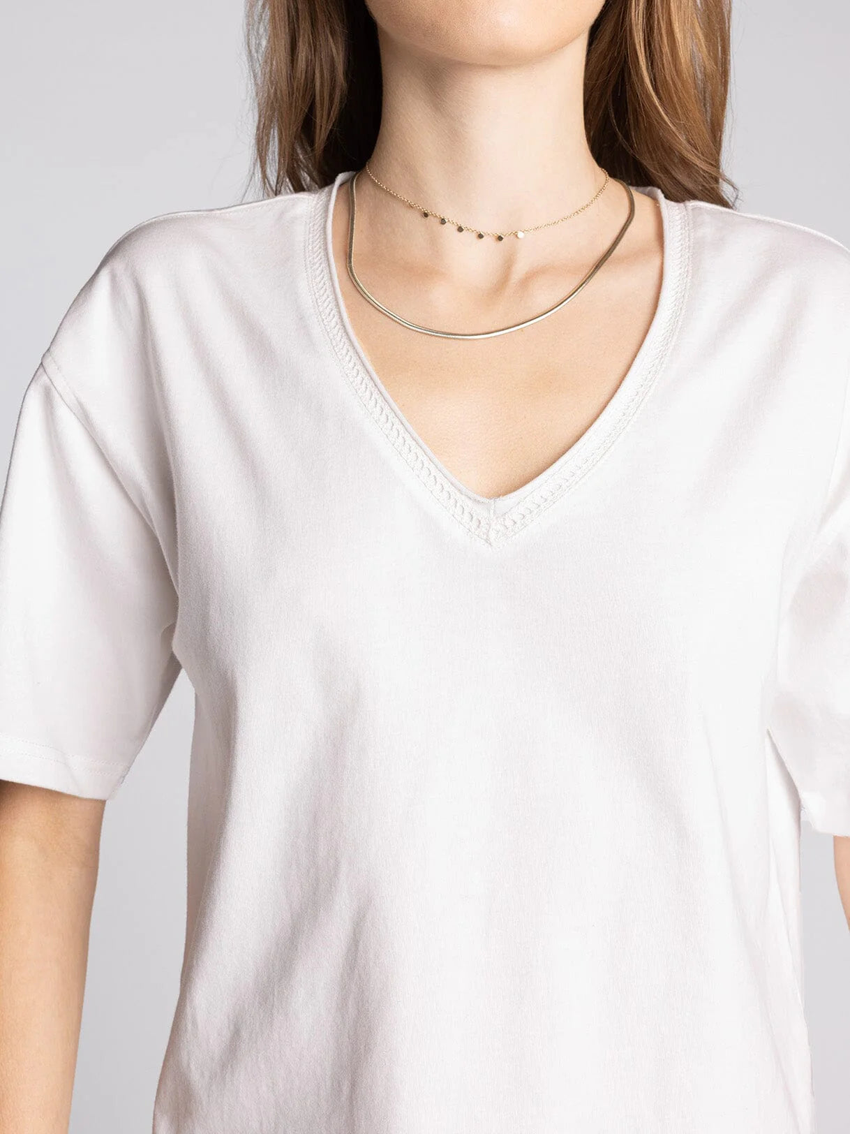 THE ISMERIA V NECK TEES  - white