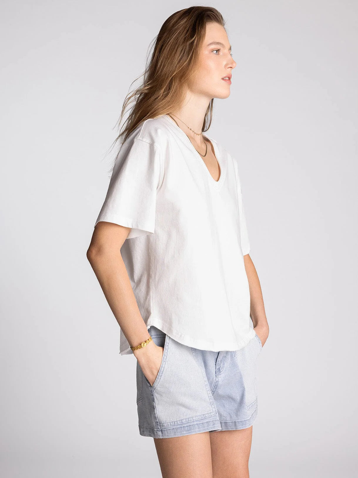 THE ISMERIA V NECK TEES  - white