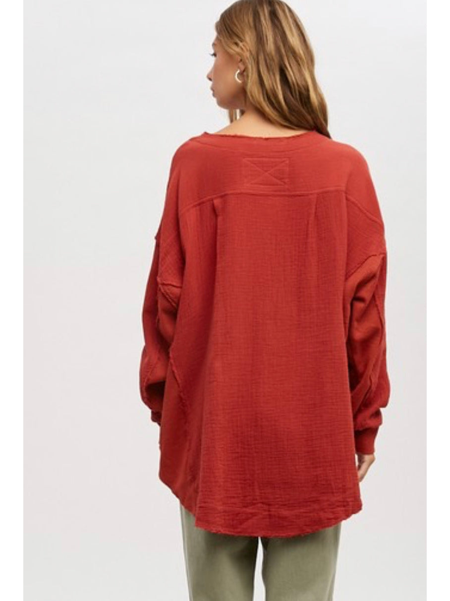 THE LARK HENLEY COTTON GAUGE TUNIC - brick