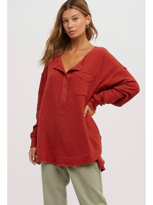 THE LARK HENLEY COTTON GAUGE TUNIC - brick
