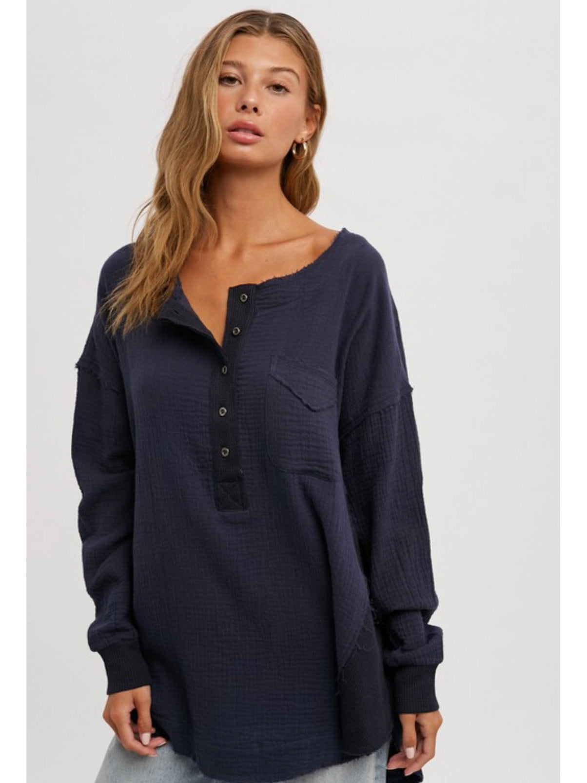 THE LARK HENLEY COTTON GAUGE TUNIC - navy